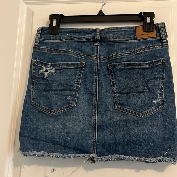 American Eagle Distressed Denim Mini Skirt 💙 - Picture 2 of 9